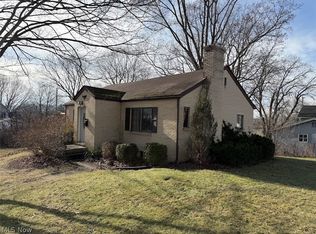 224 10th St NW, New Philadelphia, OH 44663