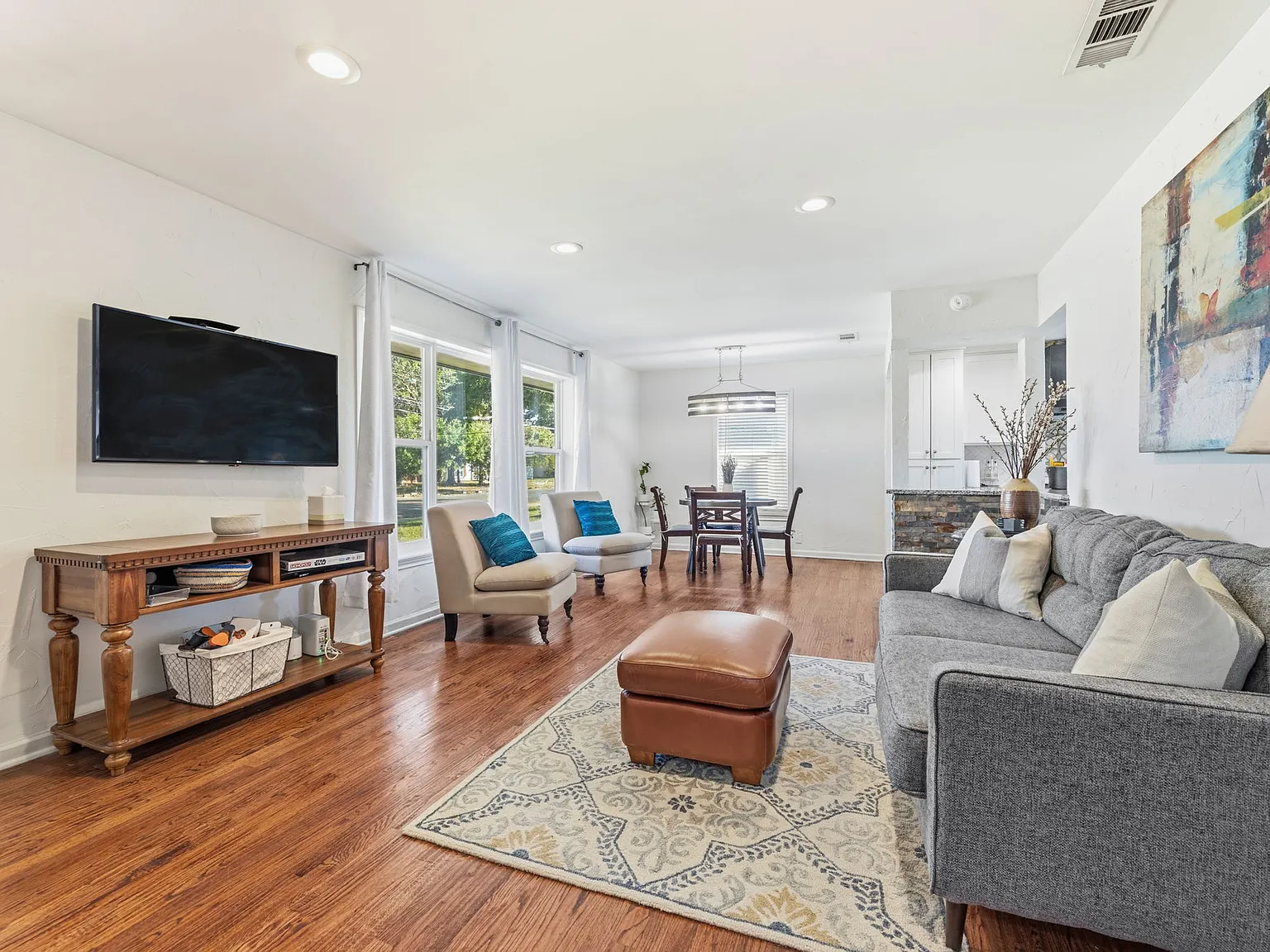 3 bed, 1430 sqft, $3,000 — Photo 4