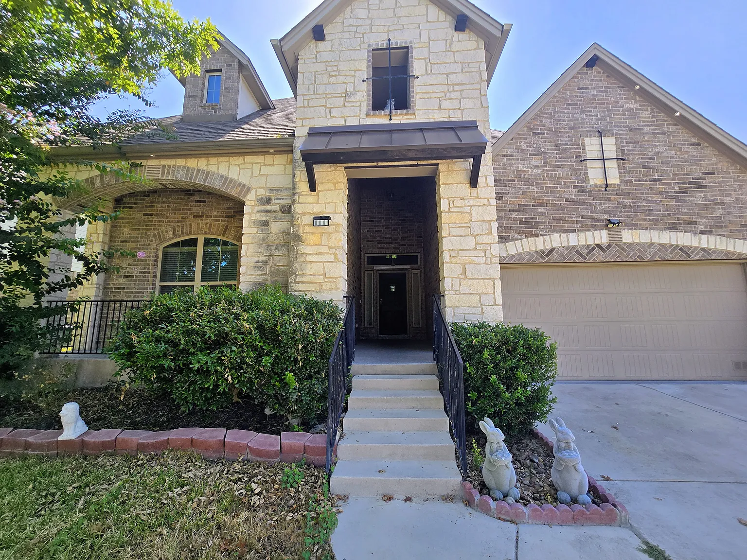 3 bed, 2758 sqft, $2,700 — Photo 2