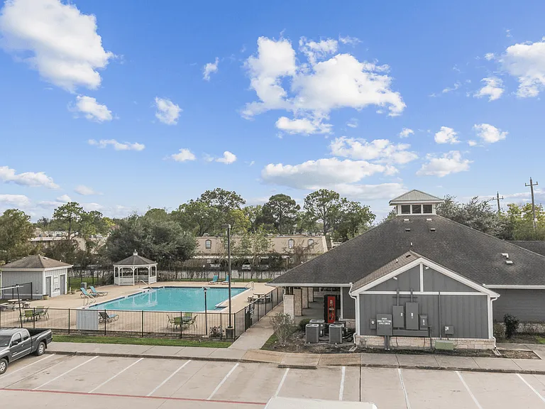The Villas at Shaver Apartments — Photo 4