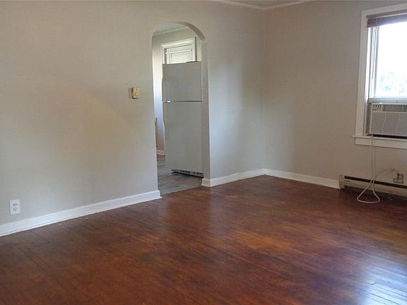 2nd image of 826 S Pine St