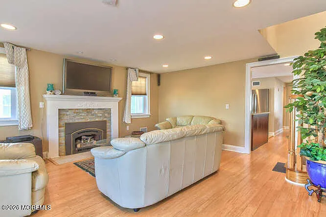 5 bed, 2378 sqft, $6,500 — Photo 4