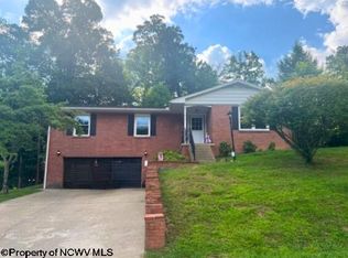 919 Henry Dr, Fairmont, WV 26554