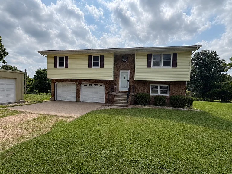 20740 Harris Ln — Photo 1