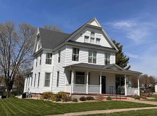 225 Railroad Ave, Benton, WI 53803