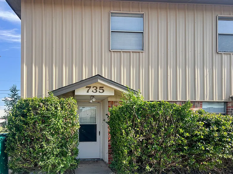 729-735 East Aspen Street — Photo 1