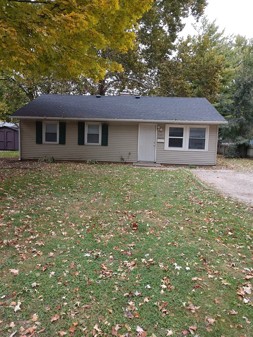 1704 Burnetta St photo 1
