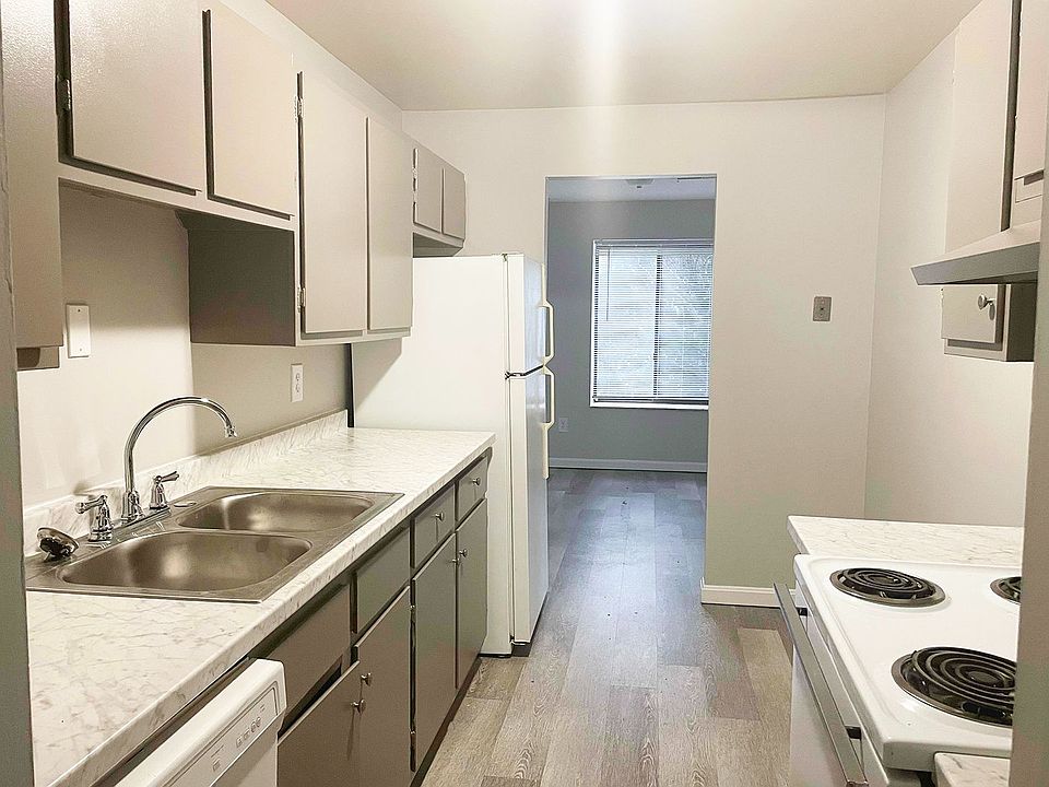 1st image of 1600 Thompson Heights Ave #111