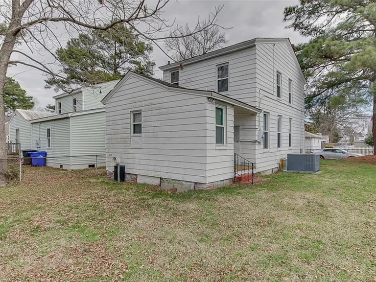 742 Potomac Ave — Photo 6