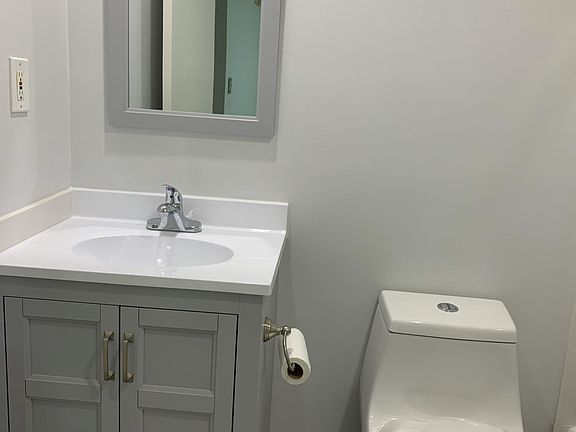 3rd image of 216 Naylor St
