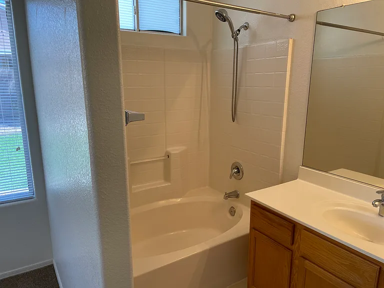 6831 S 33rd Dr — Photo 16