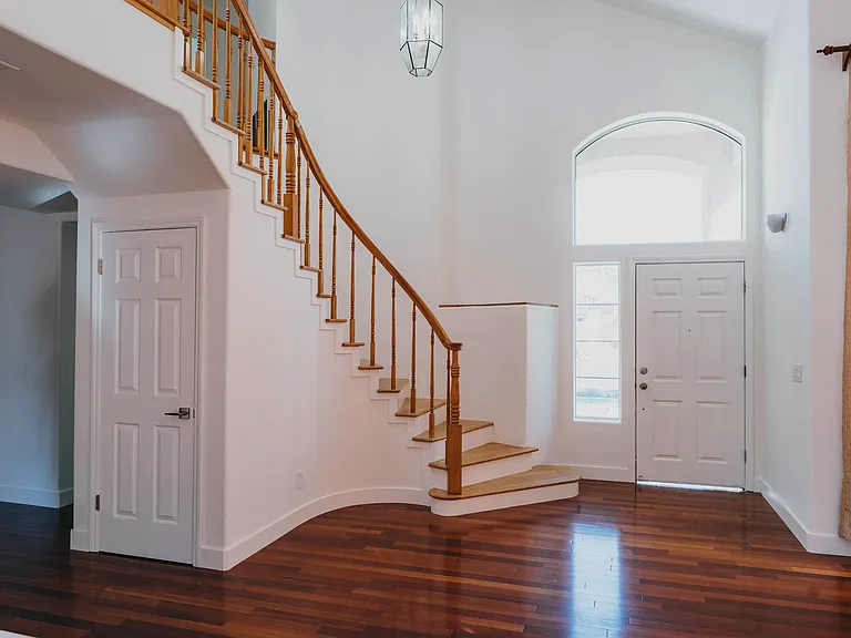 925 Magnolia Ct — Photo 6