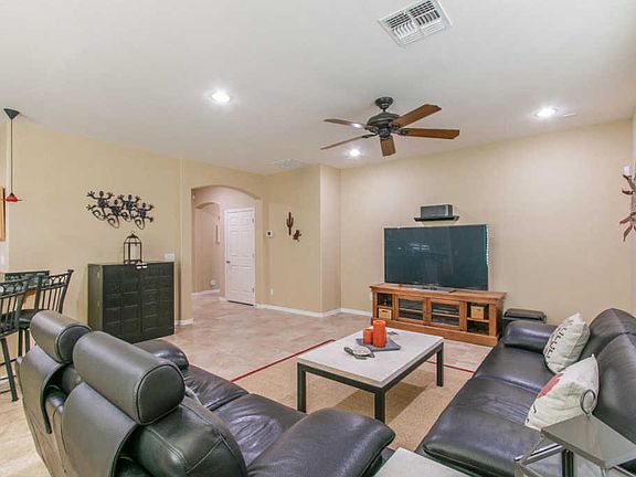 5th image of 454 W Honeysuckle Dr