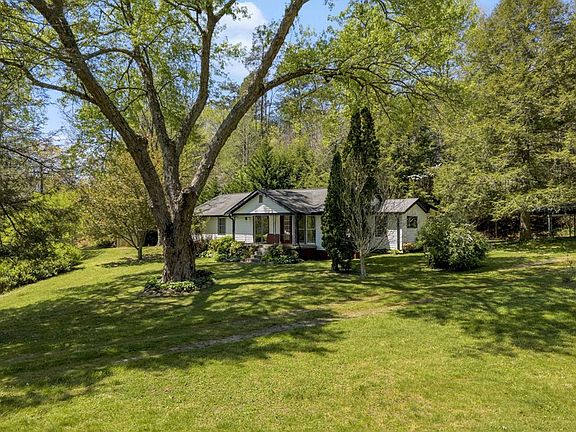 2nd image of 820 Ash Loop Rd
