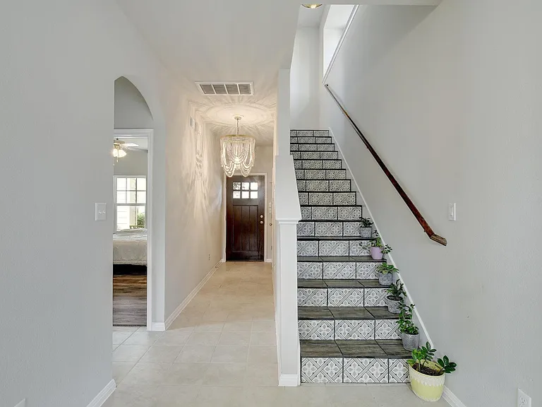 518 Stonewood Ln — Photo 14