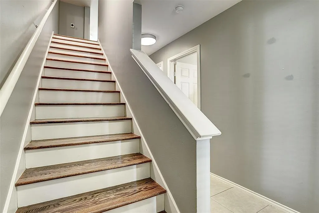 Building Photo - 934 E Heights Hollow Ln