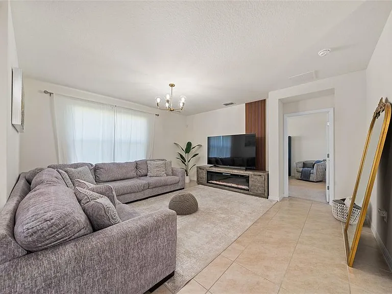 687 Griffon Ave — Photo 20