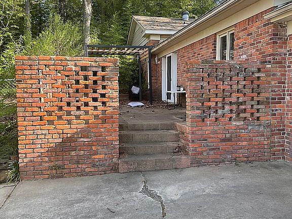 4th image of 100 N Plaza Dr