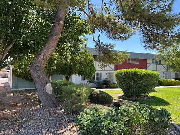 3rd image of 156 Greenbriar Townhouse Way