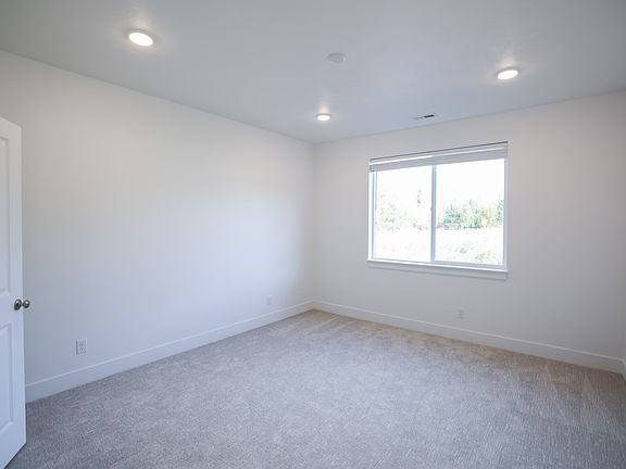 4th image of 2320 W 550 S