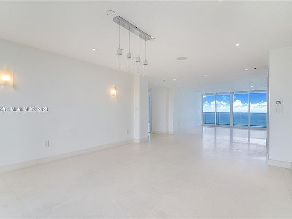 5th image of 19111 Collins Ave APT 605