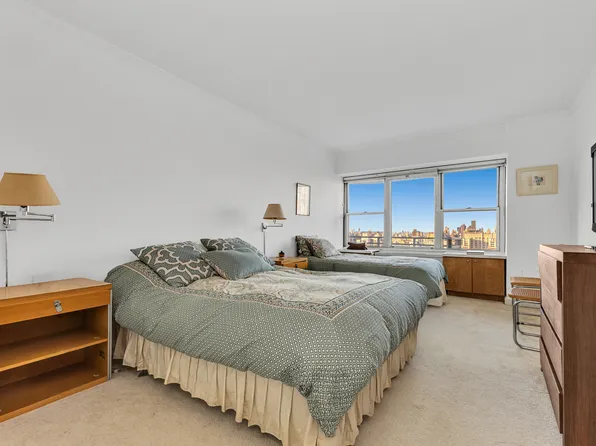 118 East 60th Street image 8 of 15