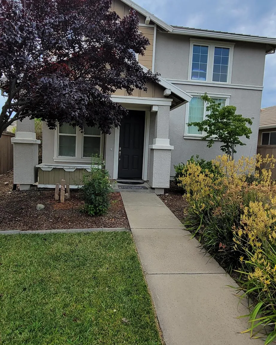 3 bed, 2.5 bath, 1731 sqft, $2,695 — Photo 2