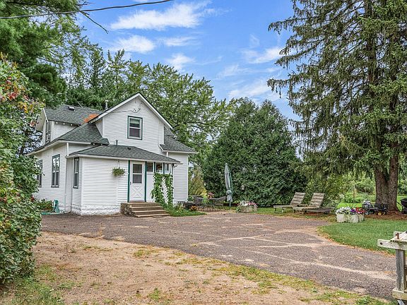 2nd image of 30467 Hornsby Dr NE