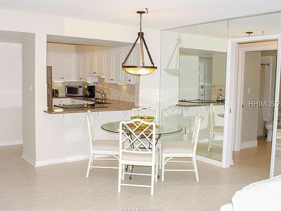 3rd image of 7 Shelter Cove Ln