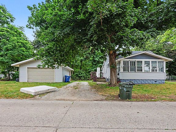 4th image of 1768 Henry St