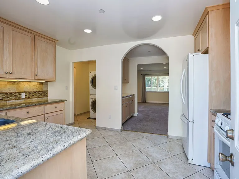 1621 Huron Ave — Photo 21