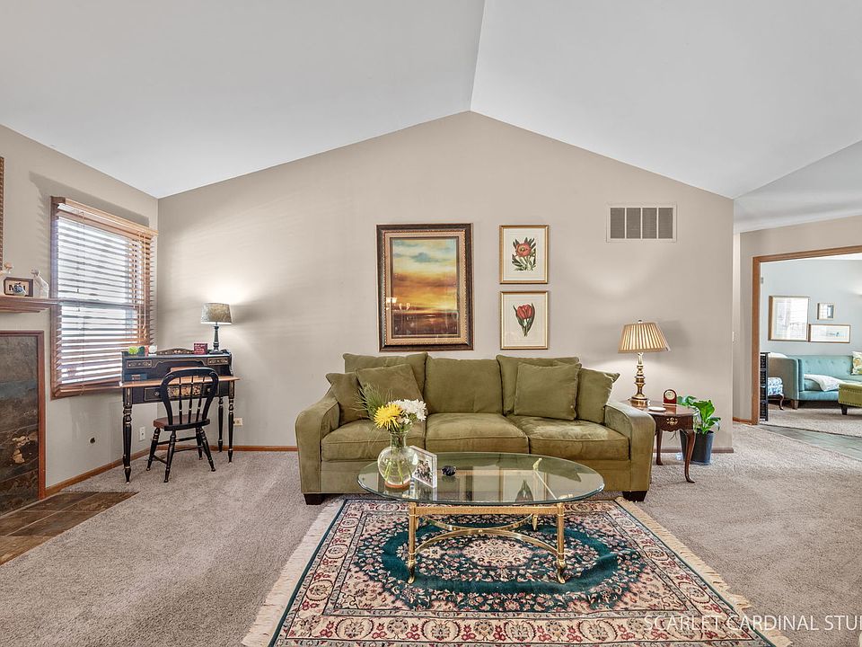 226 Mistwood Ln, North Aurora, IL 60542 | Zillow