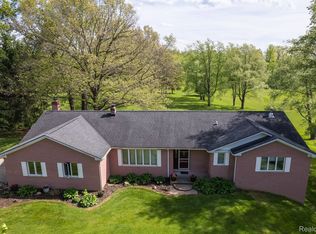 20541 Barton Rd, Pinckney, MI 48169