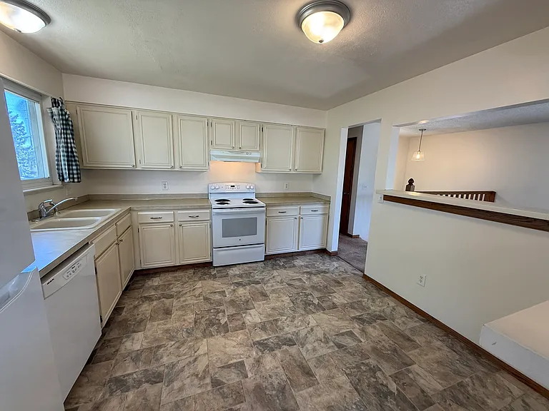 Eat-In Kitchen