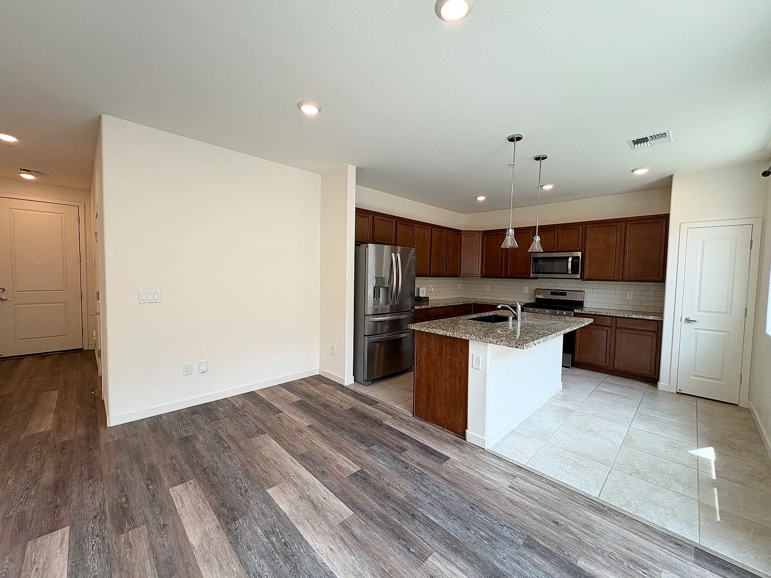 3 bed, 2.5 bath, 1748 sqft, $2,450 — Photo 3