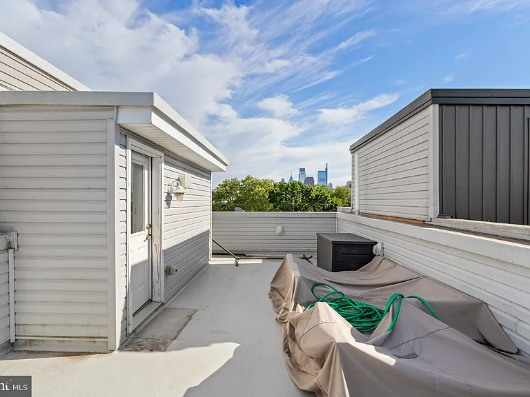 1528 W Seybert St — Photo 35