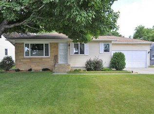 813 6th St SW, Waseca, MN 56093