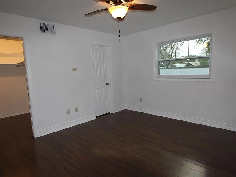 321 35th Ave N #D-2 — Photo 9