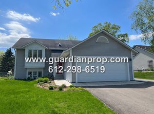 2820 Blue Ridge Dr, Woodbury, MN 55125