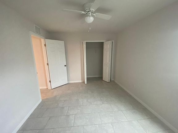 5th image of 645 SE 12th Ct