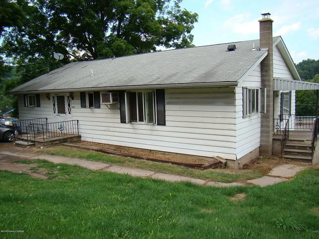 5569 State Route 309 photo 1