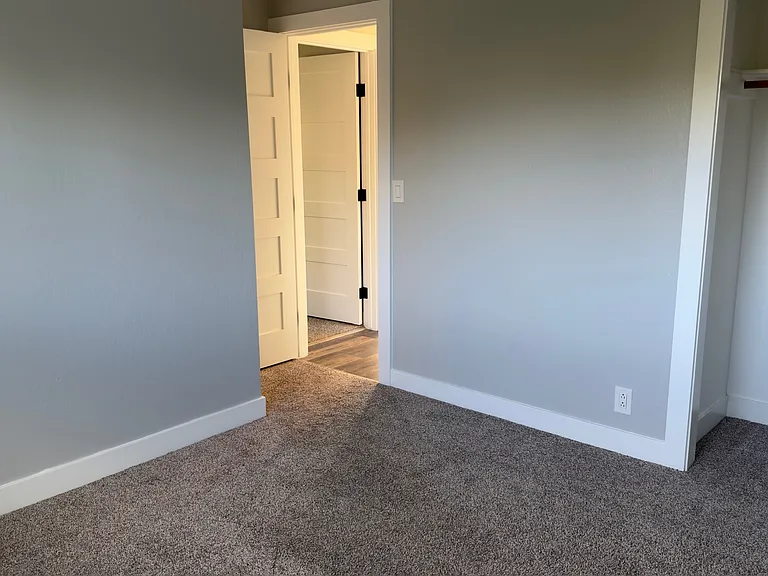 3293 Roland Dr — Photo 12
