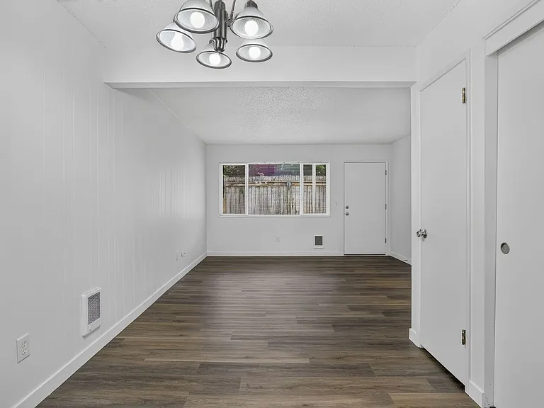 2527 NW Savier St — Photo 11