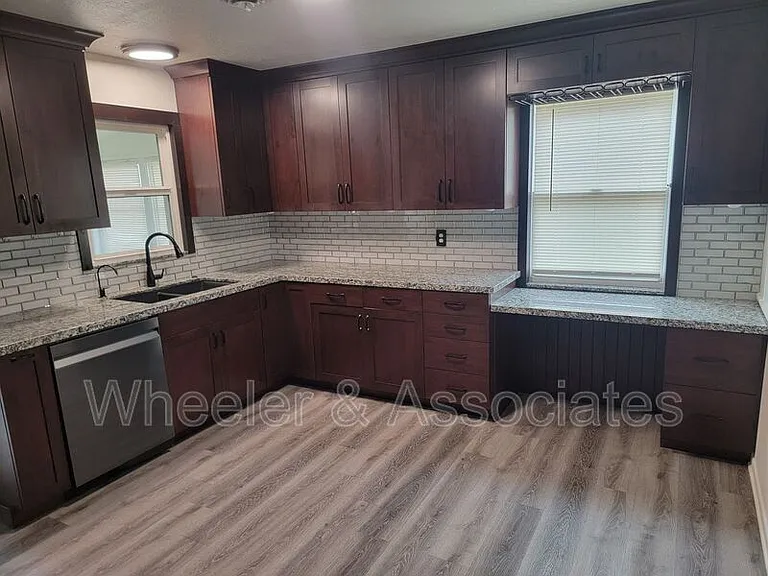 1415 23rd St — Photo 6