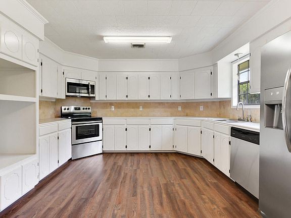 2nd image of 107 Oakview Dr