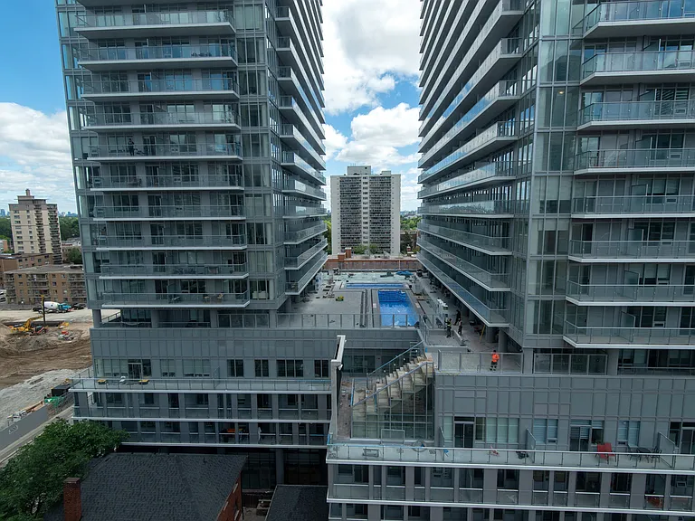 200 Redpath Ave — Photo 99