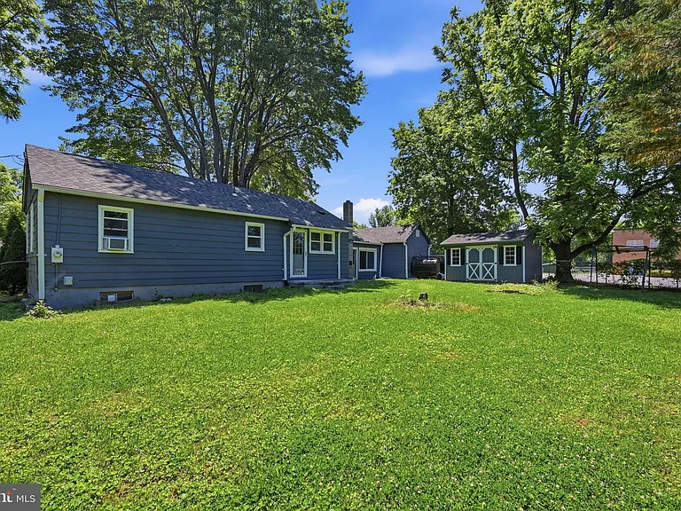 44 S Woodlawn Ave — Photo 26