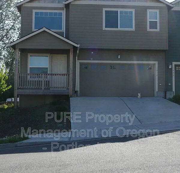 1912 SE Centurion Way — Photo 3