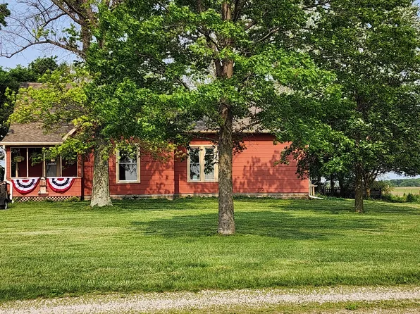 13443 Progress Rd, Wapella, IL 61777