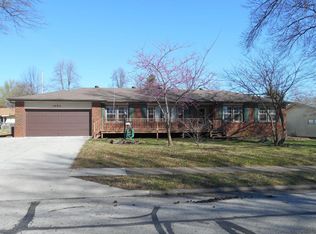 1405 W Westview St, Springfield, MO 65807